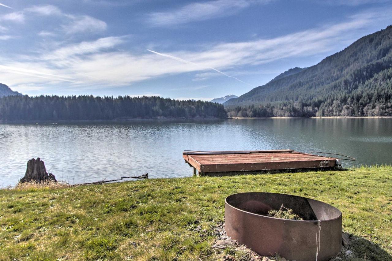Lakefront Cabin With Stunning Mountain Views And Dock! Mineral Exteriör bild