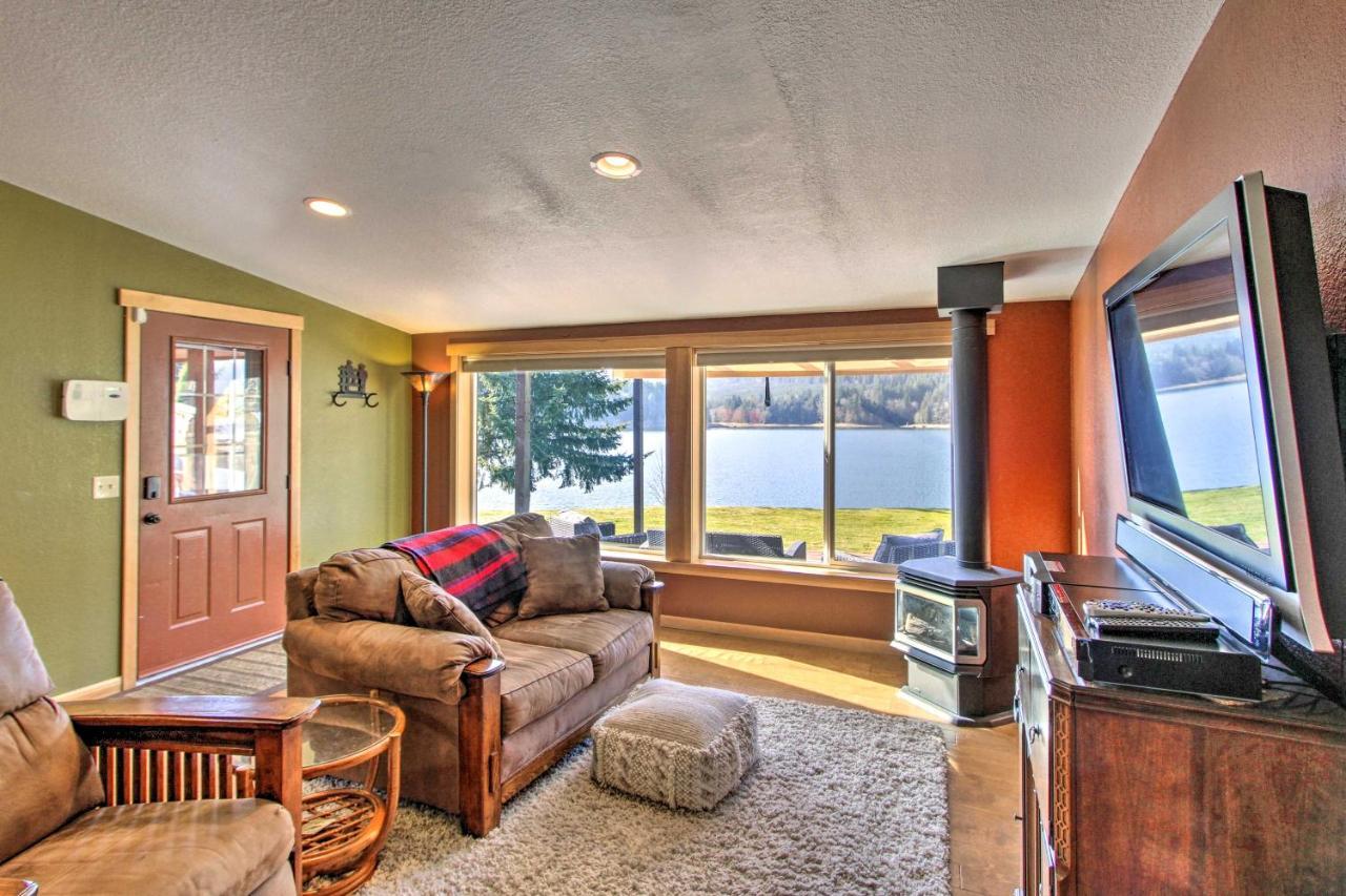 Lakefront Cabin With Stunning Mountain Views And Dock! Mineral Exteriör bild