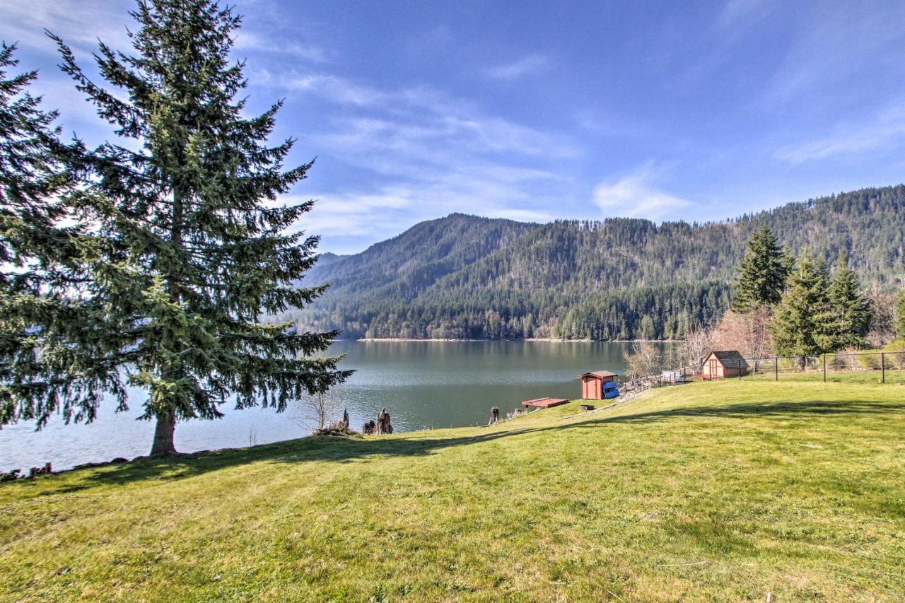 Lakefront Cabin With Stunning Mountain Views And Dock! Mineral Exteriör bild