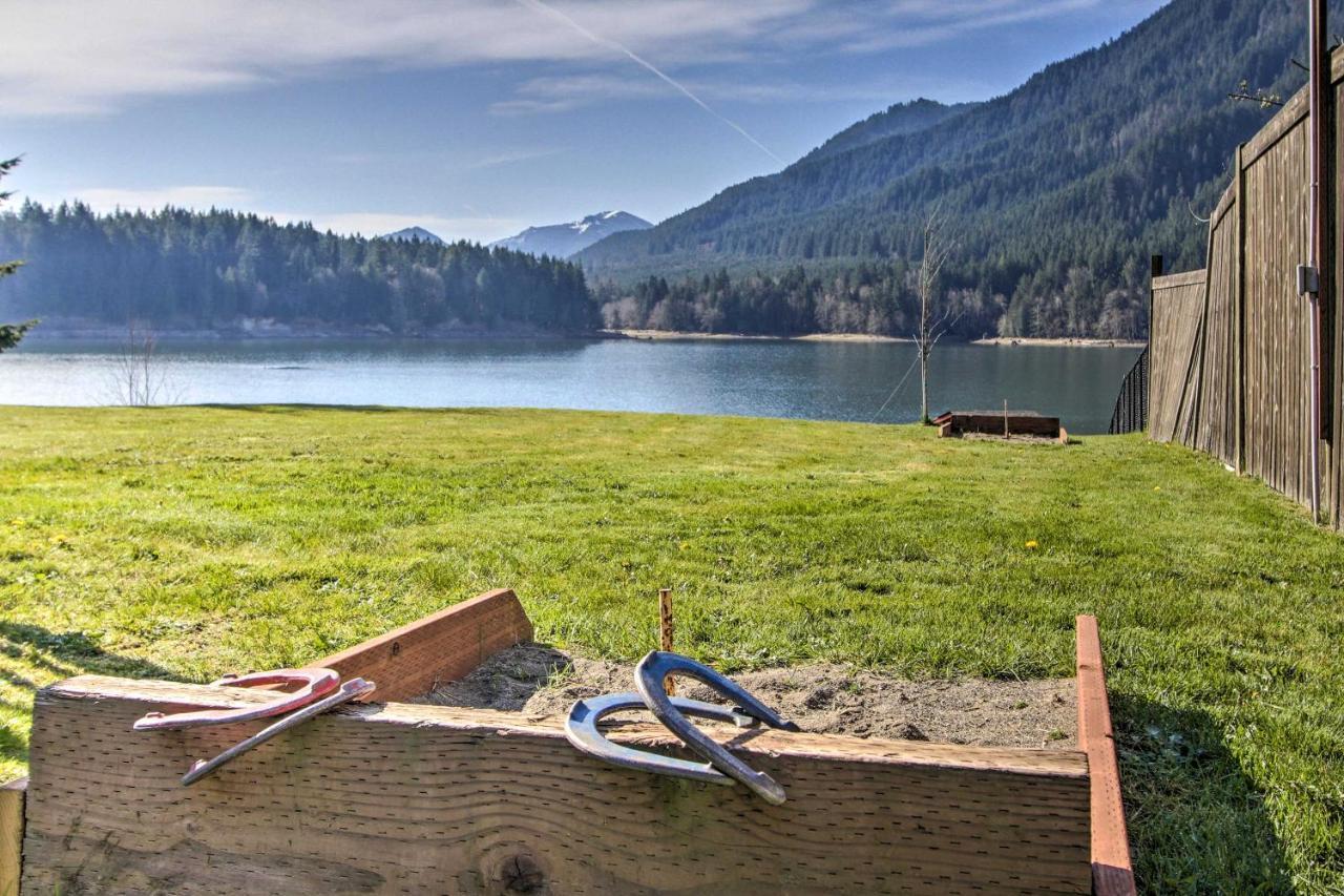 Lakefront Cabin With Stunning Mountain Views And Dock! Mineral Exteriör bild